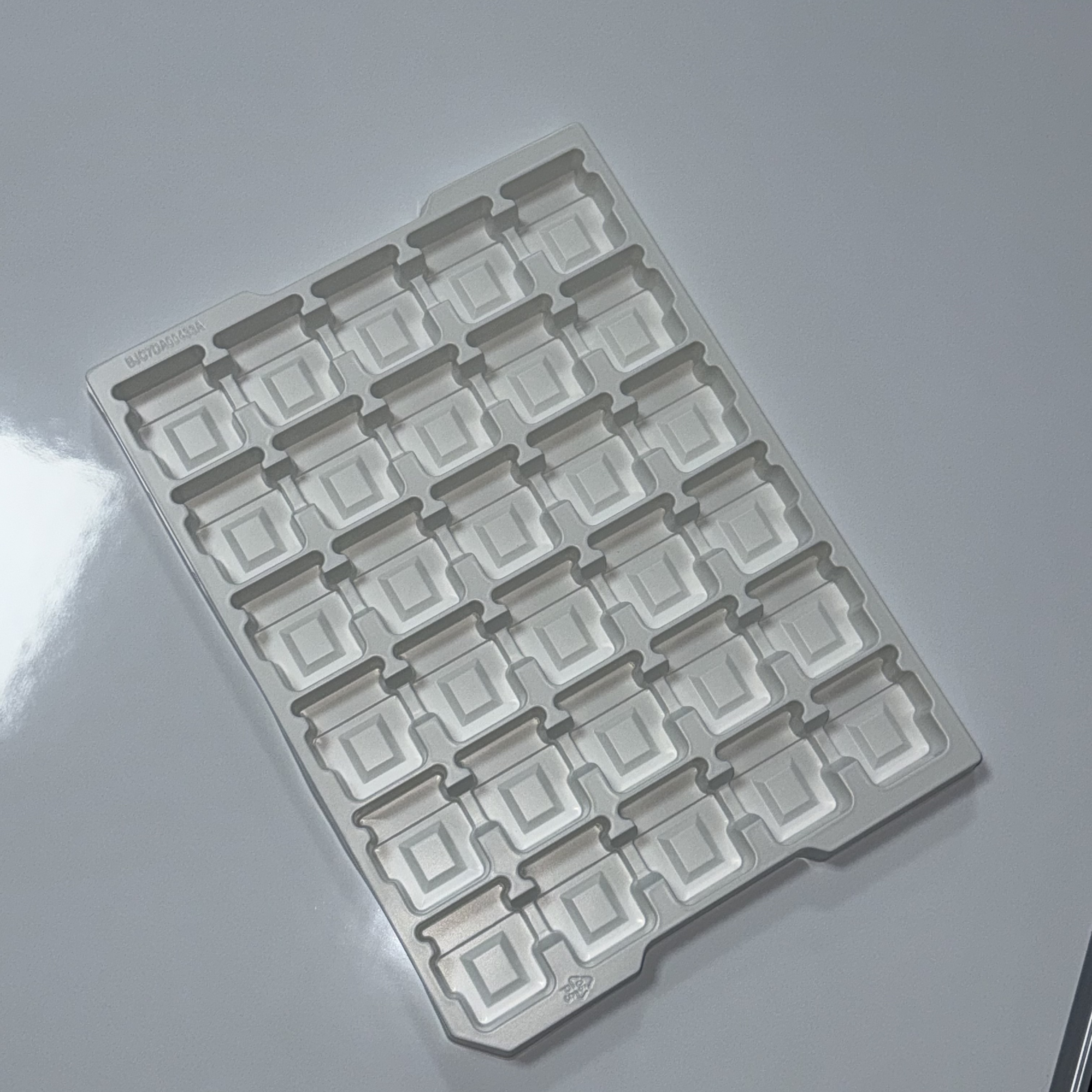 PS Tray 0.6mm Thickness Plastic Blister Tray 376x280x45mm Customizable for Electronic Components